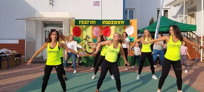Festyn z okazji zakończenia budowy sali gimnastycznej w Książnicach [ZDJĘCIA, VIDEO] - Zdjęcie główne
