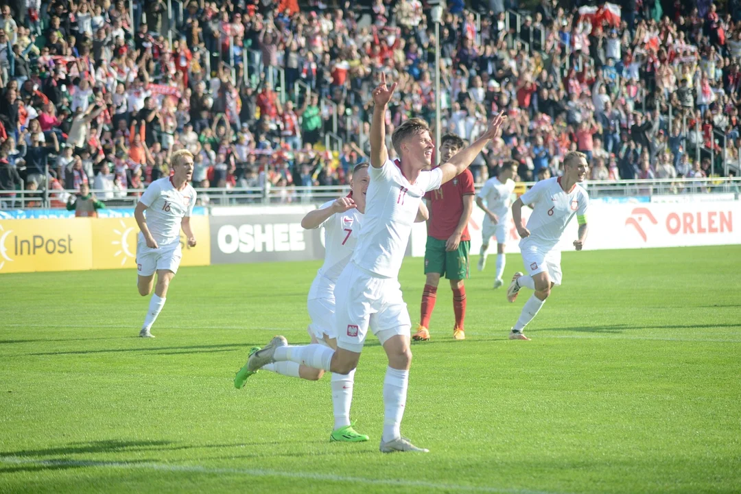 Turniej Ośmiu Narodów U20: Tłumy na meczu Polska - Portugalia w Stalowej Woli [ZDJĘCIA - CZĘŚĆ 1] - Zdjęcie główne