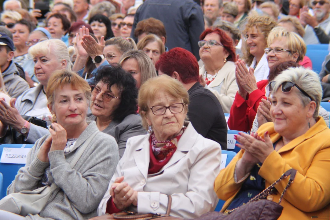 Seniorzy otrzymali klucze do miasta. Koncert Eleni rozpoczął Senioralia 2022