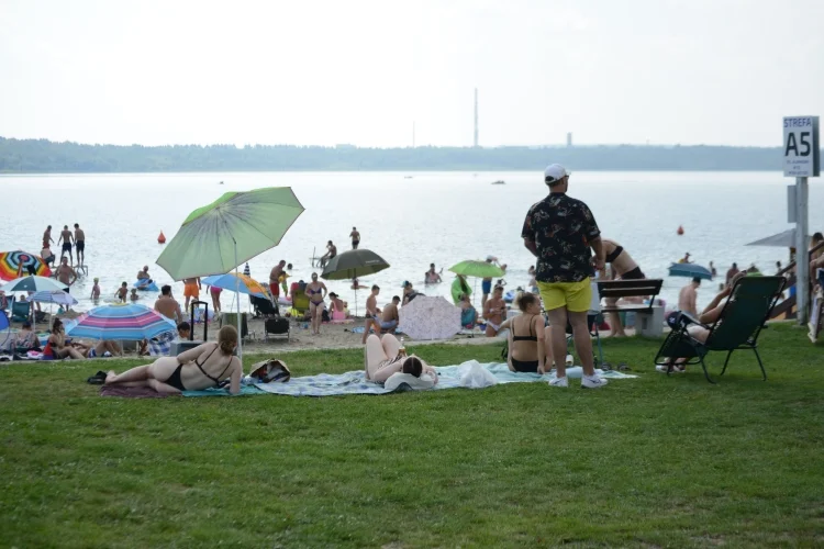 Jezioro Tarnobrzeskie w niedzielne południe