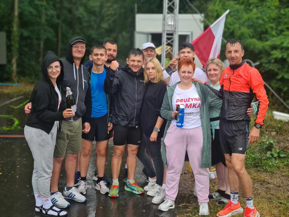 Ludzie ze stali. Zbigniew Biskup ze Stalowowolskiego Klubu Biegacza oraz Tomasz Kmuk z Padwi Narodowej pokonali morderczy dystans podwójnego Ironmana - Zdjęcie główne