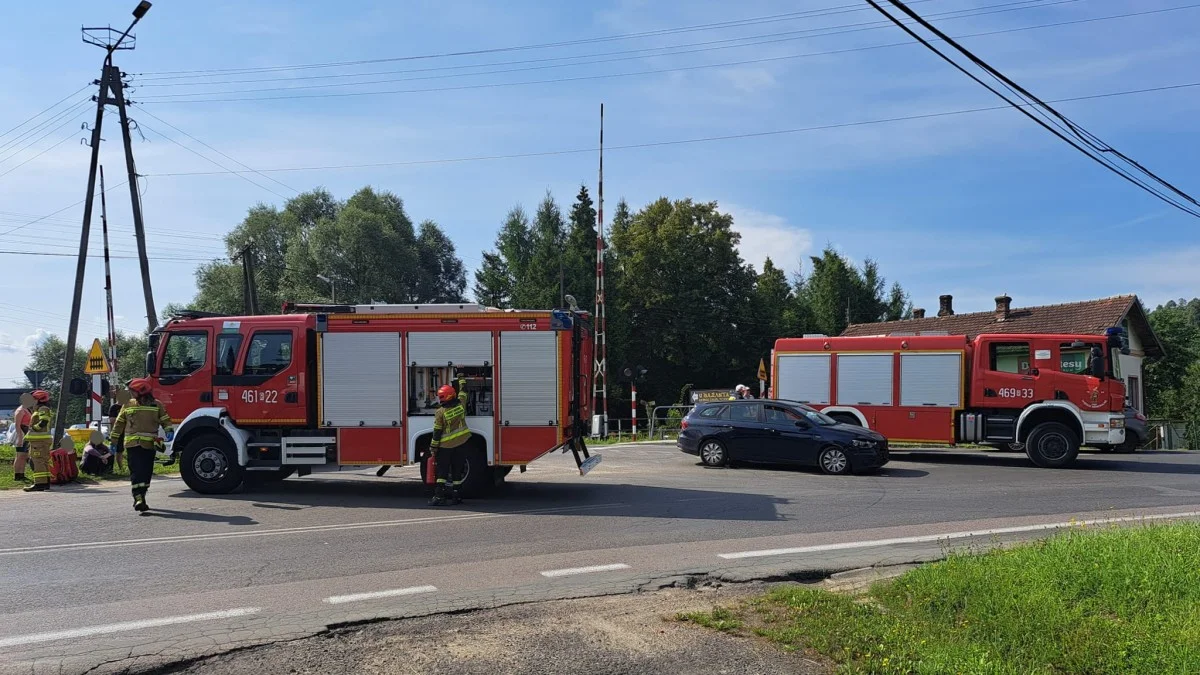 Zderzenie dwóch pojazdów w Uhercach Mineralnych. Jak do tego doszło? [ZDJĘCIA] - Zdjęcie główne