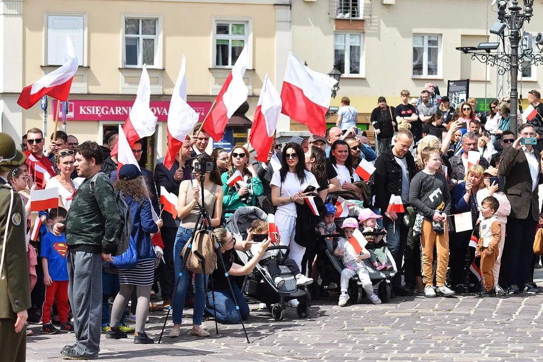 Obchody Dnia Flagi Rzeczypospolitej Polskiej na Rynku w Rzeszowie