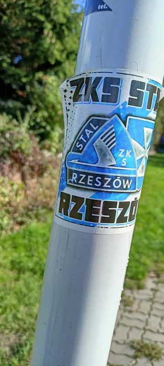 Kibice Stali i Resovii mobilizują się na derby. Mnóstwo plakatów i opraw na ulicach miasta [ZDJĘCIA]