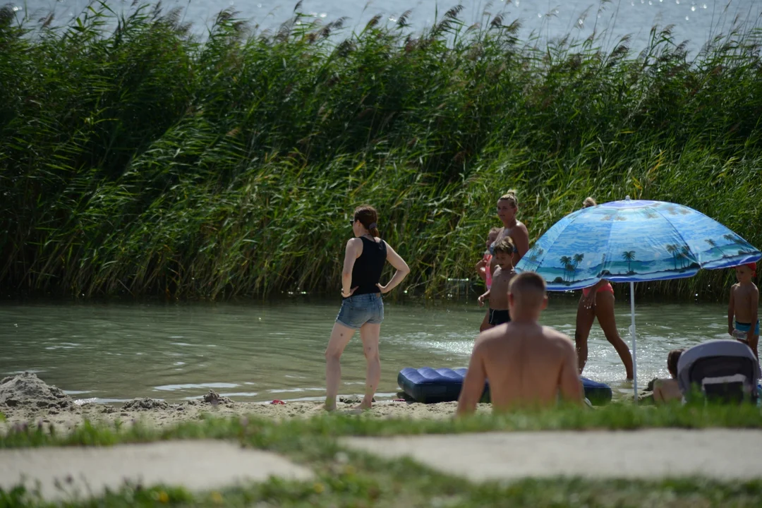 Tłumy nad Jeziorem Tarnobrzeskim - zobacz zdjęcia z sobotniego plażowania