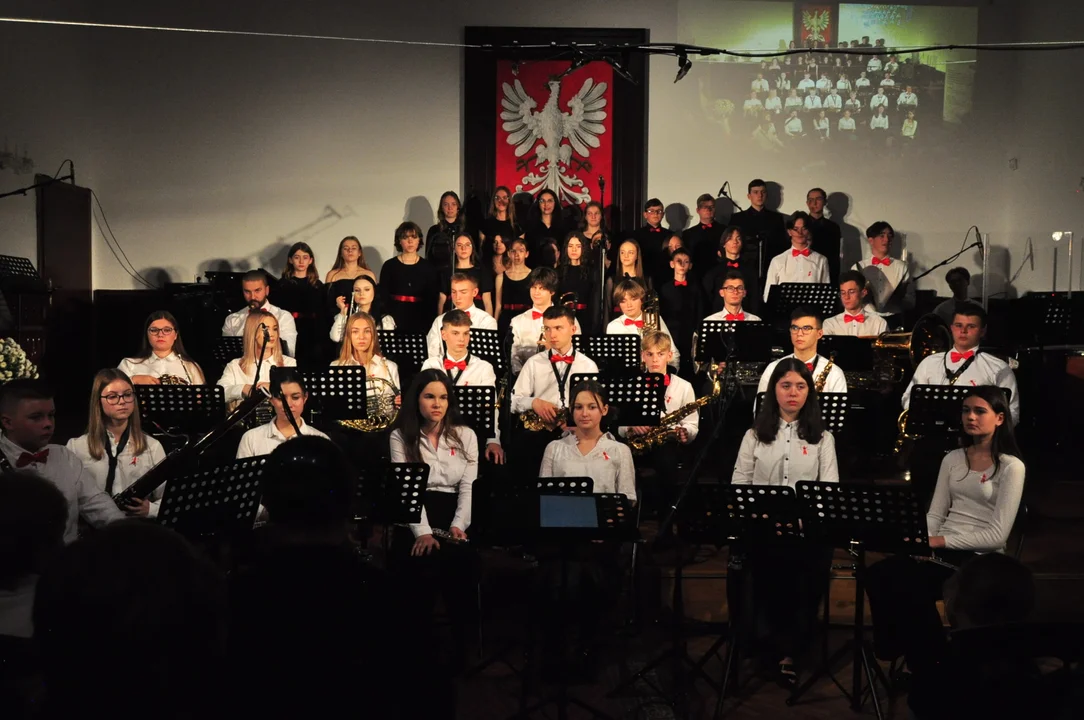 Moja ojczyzna to pamięć o poległych za nasz kraj. Koncert muzyki patriotycznej w mieleckiej Szkole Muzycznej [ZDJĘCIA] - Zdjęcie główne