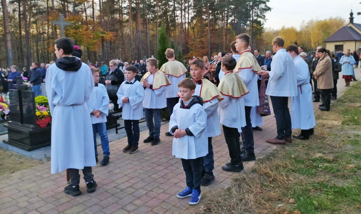 Cmentarze powiatu kolbuszowskiego w Wszystkich Świętych [ZDJĘCIA] - Zdjęcie główne