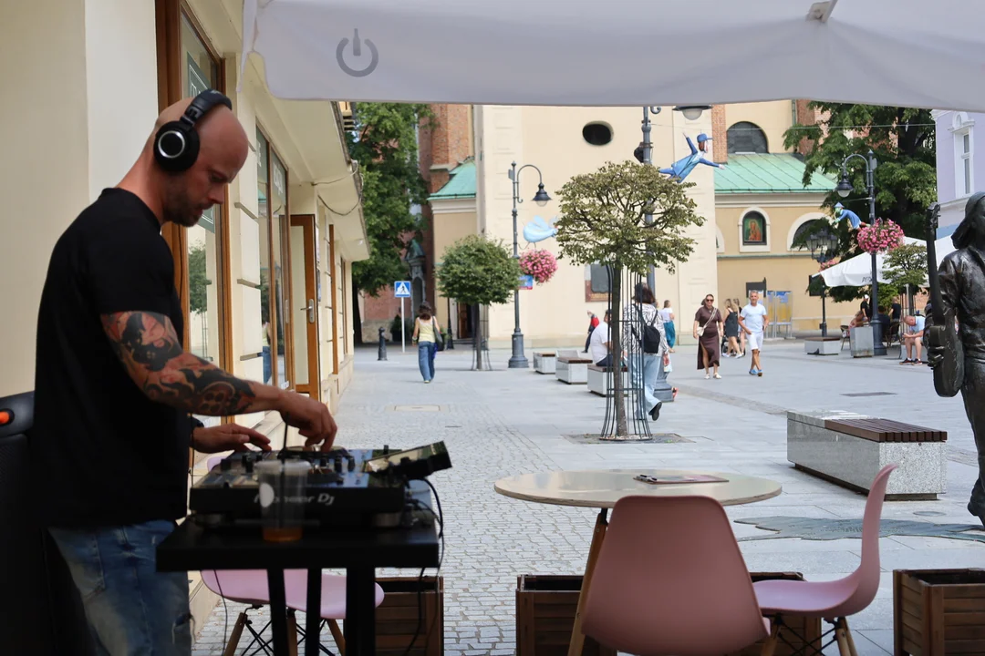Dj