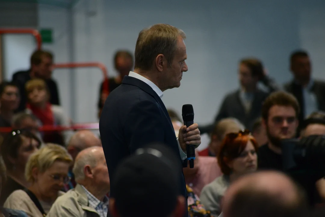 Donald Tusk w Tarnobrzegu. Tłumy mieszkańców na spotkaniu
