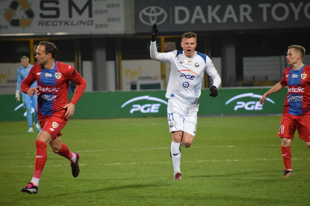 PKO BP Ekstraklasa: Piast Gliwice dobił Stal Mielec w końcówce. Kolejna porażka biało-niebieskich stała się faktem [ZDJĘCIA, WIDEO] - Zdjęcie główne