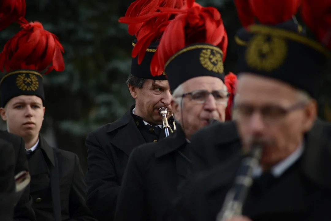 Narodowe Święto Niepodległości w Tarnobrzegu. Uroczystości przy pomniku Marszałka Józefa Piłsudskiego. - 104 lata temu narodziła się nowoczesna Polska - mówi prezydent miasta Dariusz Bożek [ZDJĘCIA - CZĘŚĆ 1]