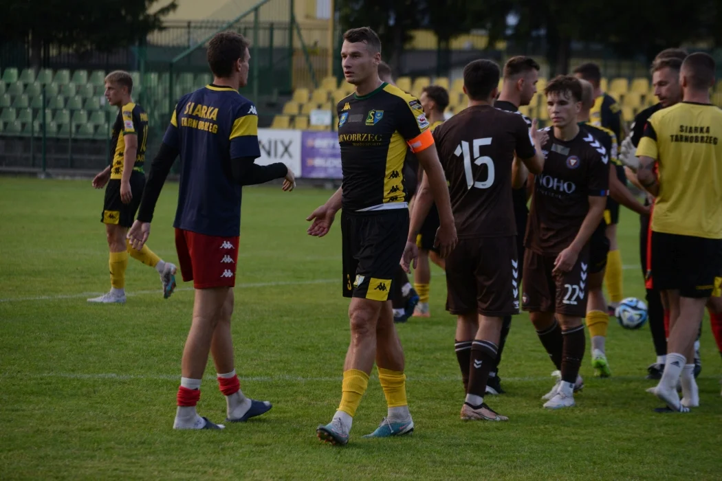 Trzecia liga, grupa 4: Siarka Tarnobrzeg - Garbarnia Kraków 0:0