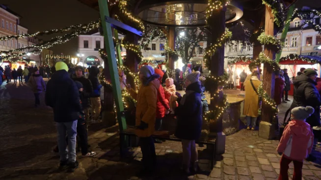 Świąteczne Miasteczko w Rzeszowie w sobotni wieczór [ZDJĘCIA, WIDEO]