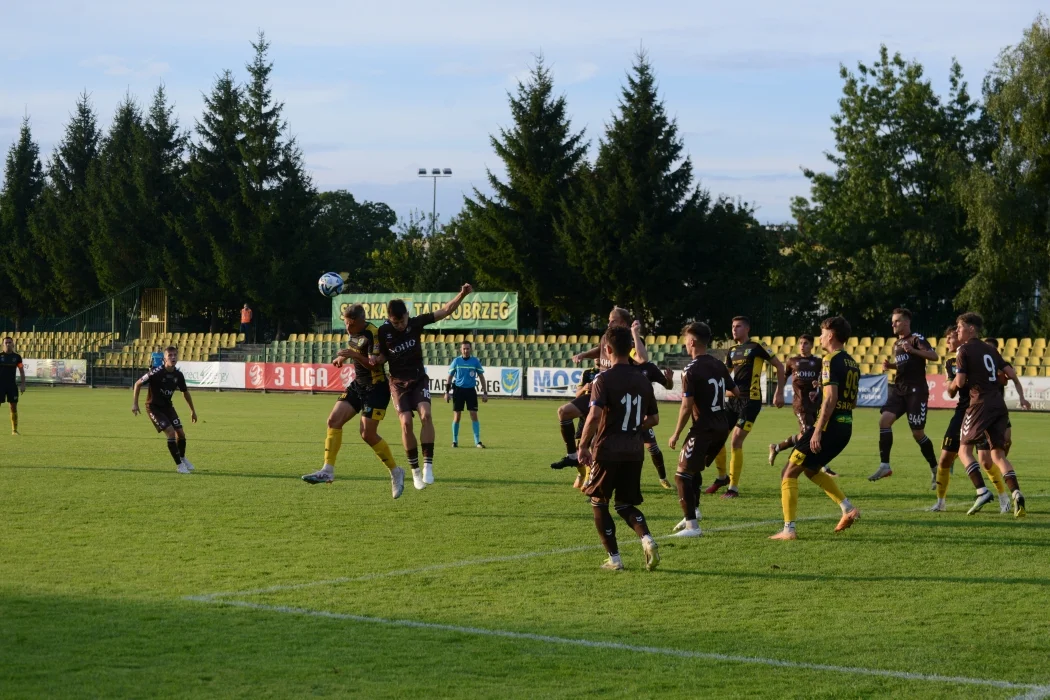 Trzecia liga, grupa 4: Siarka Tarnobrzeg - Garbarnia Kraków 0:0