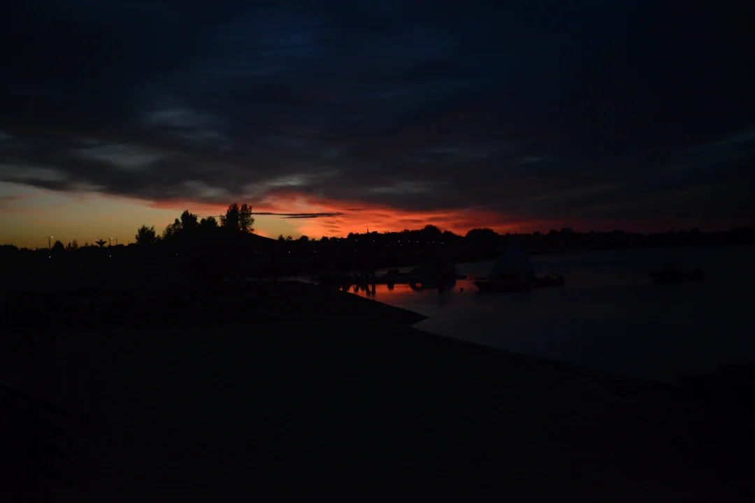 Wrześniowe "Jezioro Aniołów". Zobacz zdjęcia z wejścia do Jeziora Tarnobrzeskiego o wschodzie słońca