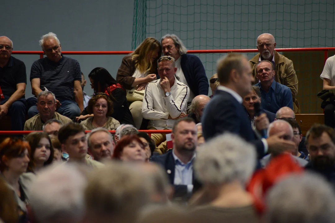 Donald Tusk w Tarnobrzegu. Tłumy mieszkańców na spotkaniu
