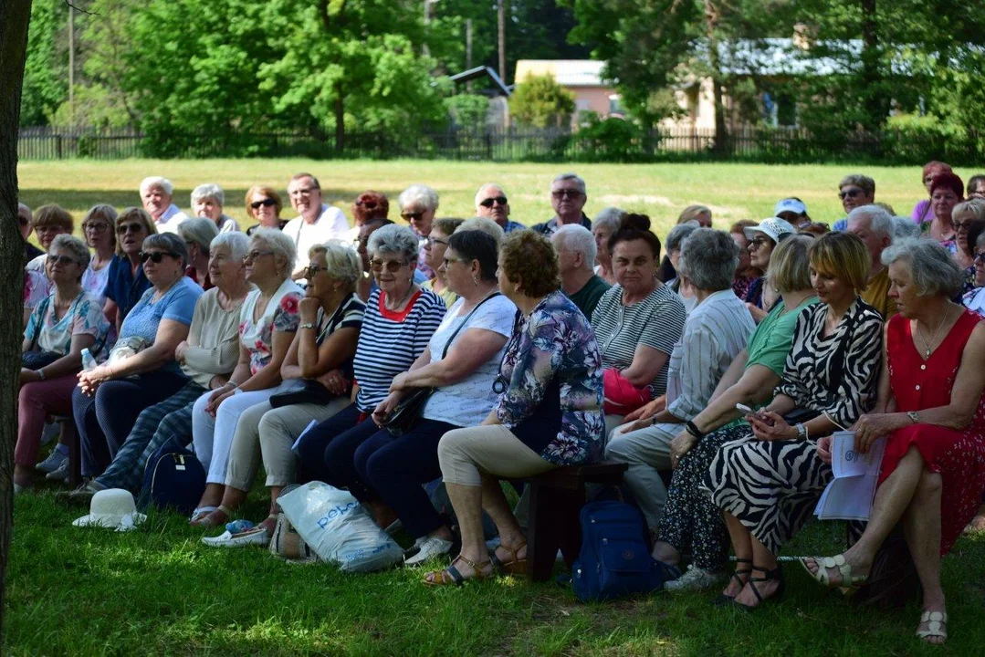 Majówka z seniorami na skansenie w Kolbuszowej [21.05.2024 r.]