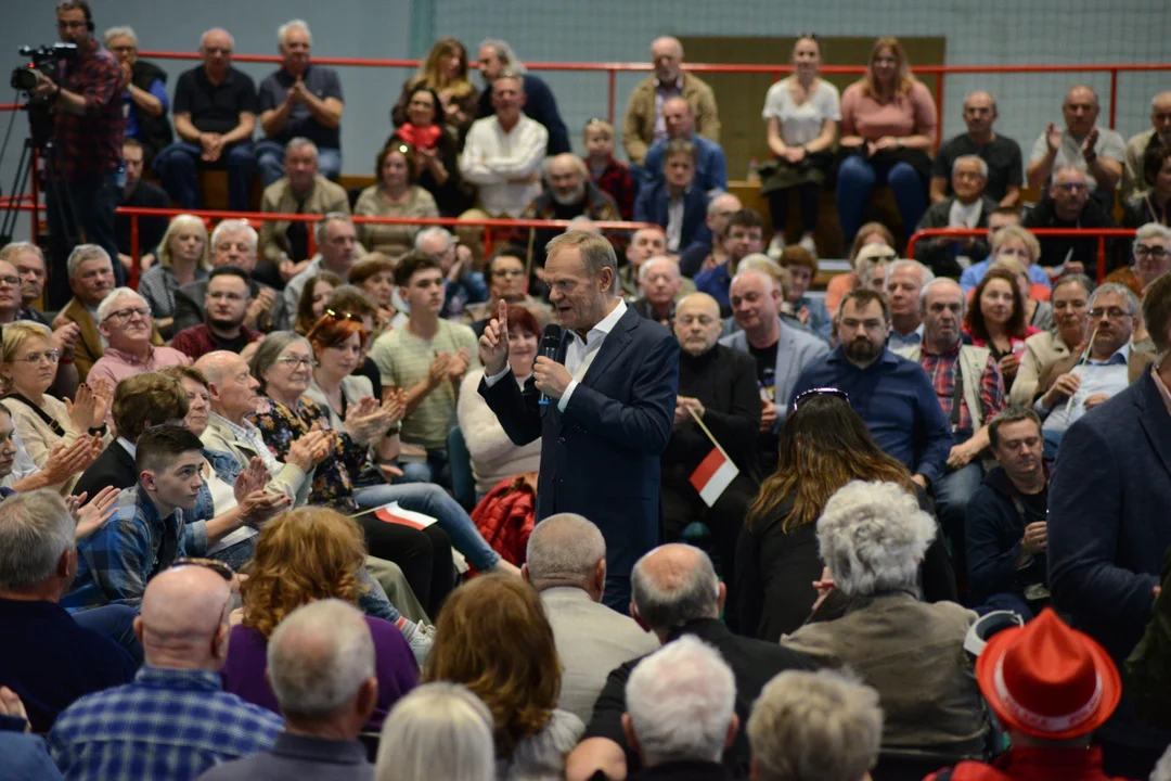 Donald Tusk w Tarnobrzegu. Tłumy mieszkańców na spotkaniu