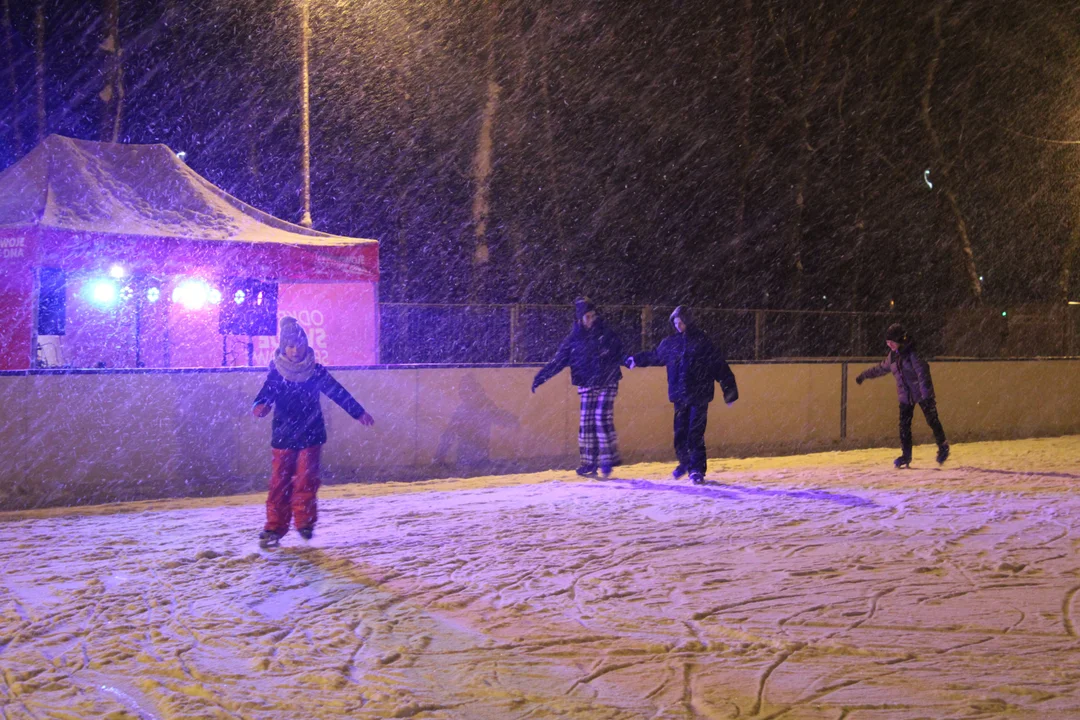 Disco na lodzie z DJ-em na lodowisku MOSIR Mielec