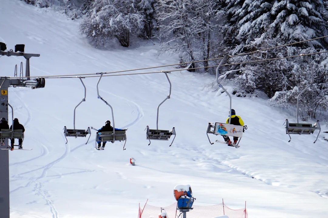 Piątkowe popołudnie na stoku Laworta.ski w Brzegach Dolnych