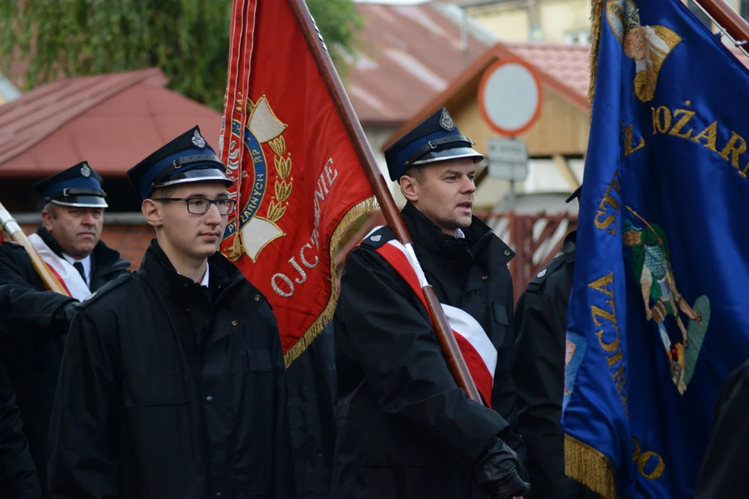 Narodowe Święto Niepodległości w Tarnobrzegu. Uroczystości przy pomniku Marszałka Józefa Piłsudskiego. - 104 lata temu narodziła się nowoczesna Polska - mówi prezydent miasta Dariusz Bożek [ZDJĘCIA - CZĘŚĆ 1]