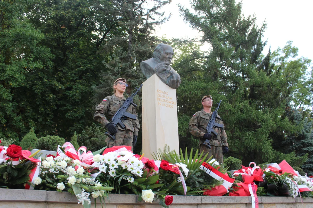 Odsłonięcie pomnika ks. Peszkowskiego w Sanoku