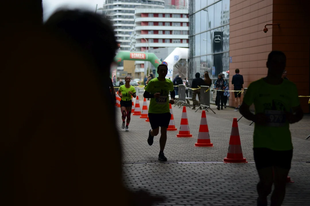 16. PKO Półmaraton Rzeszowski oraz 8. PKO Sztafeta Półmaratońska w Rzeszowie - dużo zdjęć z trasy i mety