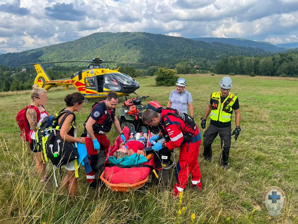 Bieszczady. Mężczyzna z dziurą w brzuchu po ataku nożem na parkingu - Zdjęcie główne