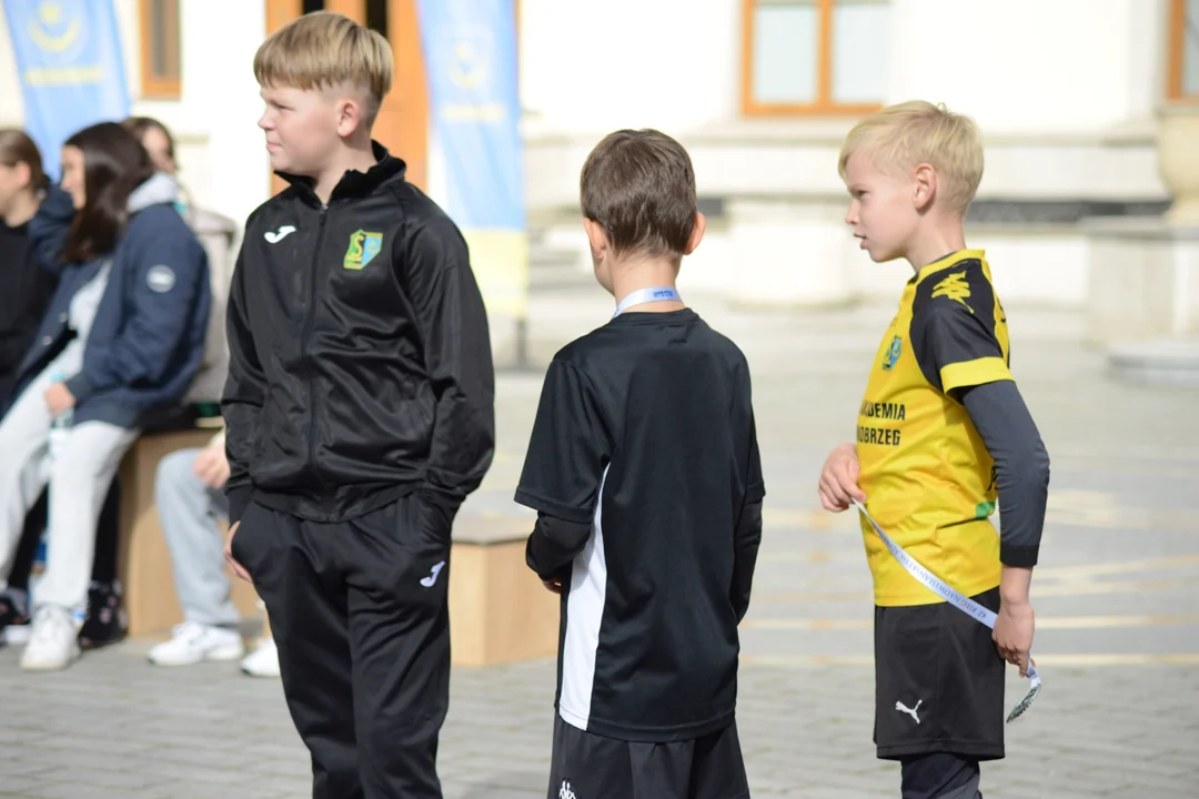 Szkoła Podstawowa numer 3 w Tarnobrzegu z medalami. Najliczniejsza ekipa podczas Biegów Młodzieżowych w trakcie Biegu Nadwiślańskiego