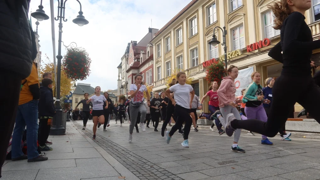 Biegi młodzieżowe 2022 w Rzeszowie. Mnóstwo uczestników [ZDJĘCIA, WIDEO]