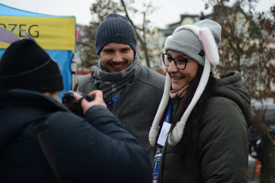 Rekord Polski dla Bartoszka Jędrasika chorego na SMA. W Tarnobrzegu zgromadziło się ponad 500 osób przebranych za króliki