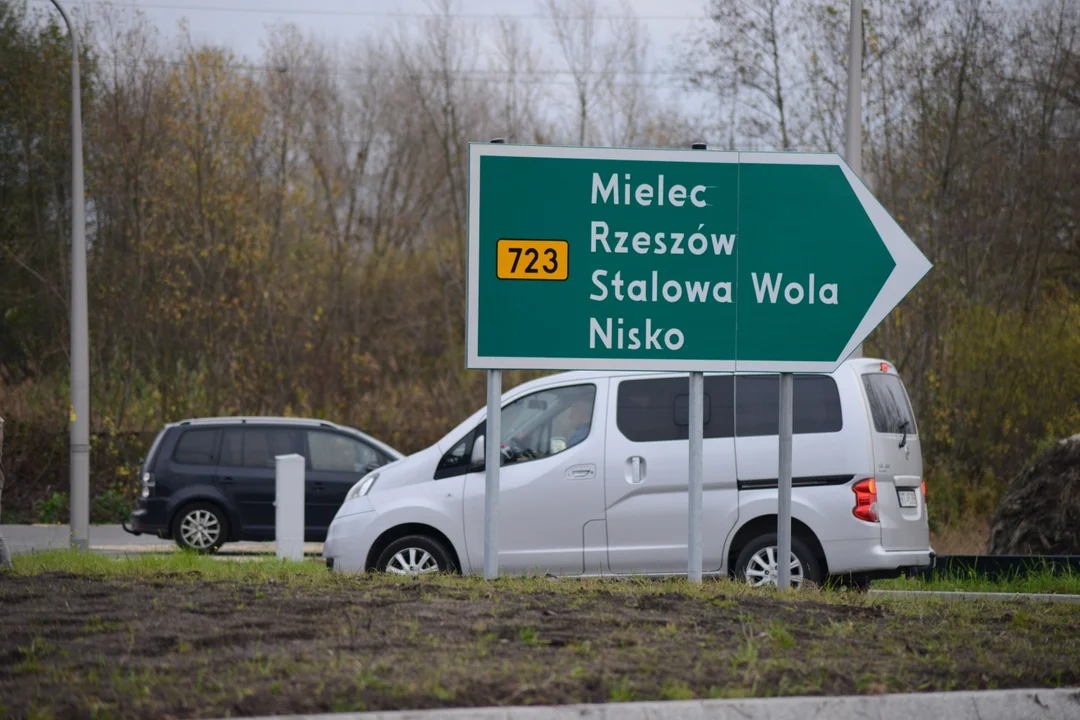 Uroczyste otwarcie obwodnicy Tarnobrzega - pierwsze pojazdy na tej drodze