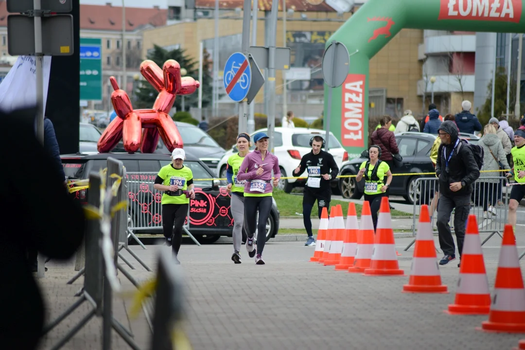 Mnóstwo biegaczy z całego regionu i nie tylko na 16. PKO Półmaratonie Rzeszowskim oraz 8. PKO Sztafecie Półmaratońskiej - zdjęcia część 2