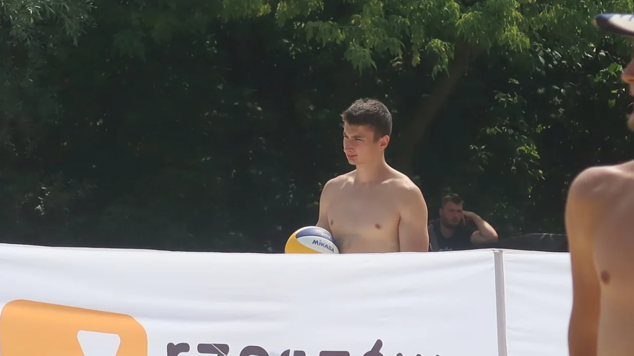 Turniej siatkówki plażowej na rzeszowskiej Żwirowni