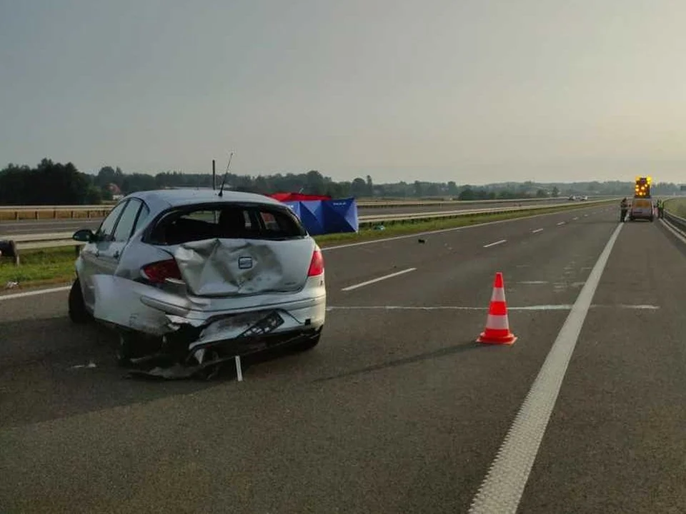 Tragiczny wypadek na autostradzie A4 na wysokości miejscowości Białobrzegi! Nie żyje seniorka z Ukrainy [ZDJĘCIA] - Zdjęcie główne