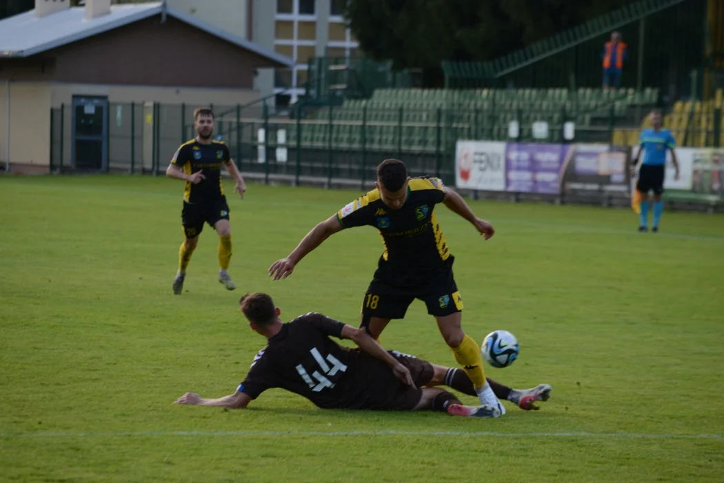 Trzecia liga, grupa 4: Siarka Tarnobrzeg - Garbarnia Kraków 0:0