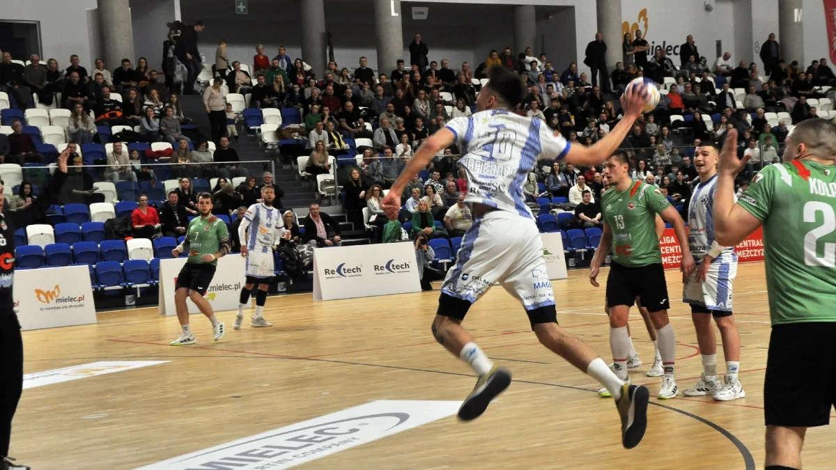 Liga Centralna: Zgodnie z planem z outsiderem. Handball Stal Mielec wygrywa z Zagłębie Handball Team Sosnowiec [ZDJĘCIA] - Zdjęcie główne