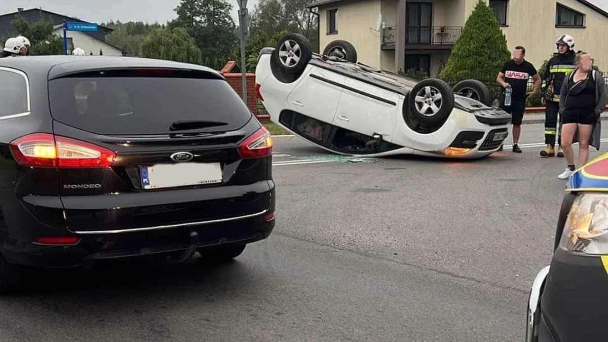 Czy to czarny punkt? Kolejni ranni, kolejne  zdarzenie drogowe na skrzyżowaniu dróg Dulcza i Żarówka [ZDJĘCIA] - Zdjęcie główne