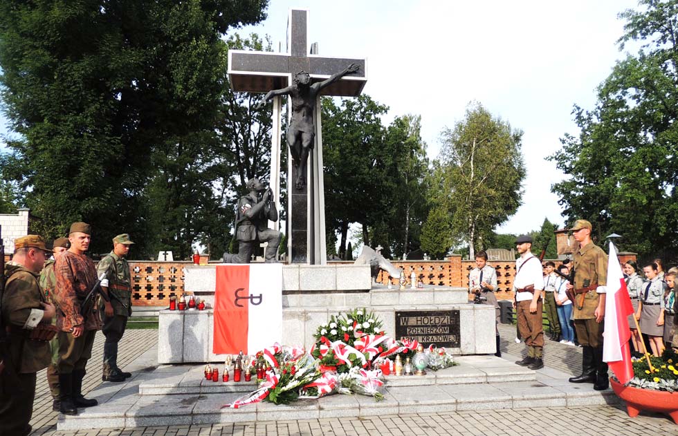 Przyjdź i oddaj cześć bohaterom! - Zdjęcie główne