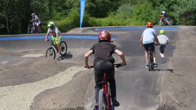 Mielec ma nowy tor dla rowerów typu pumptrack [FOTO, VIDEO] - Zdjęcie główne