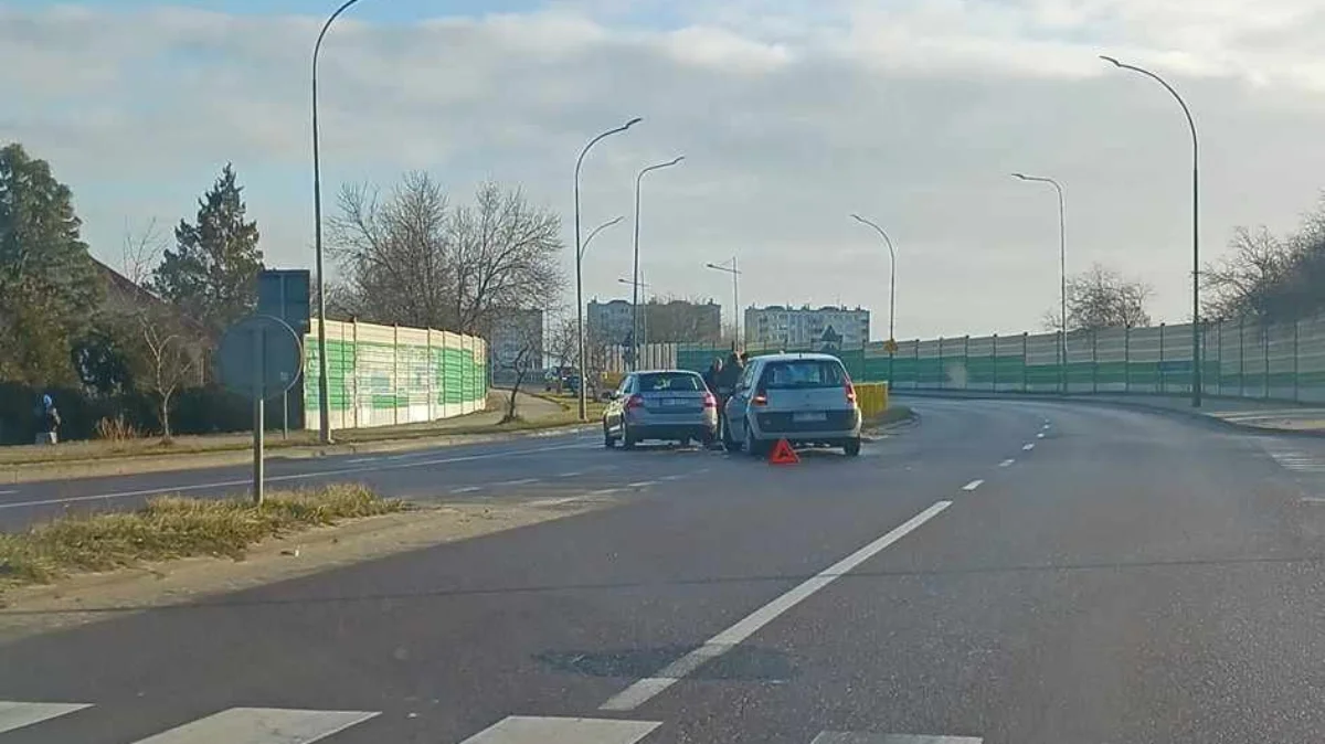 Na wiadukcie w Mielcu zderzyły się dwa samochody [AKTUALIZACJA] - Zdjęcie główne