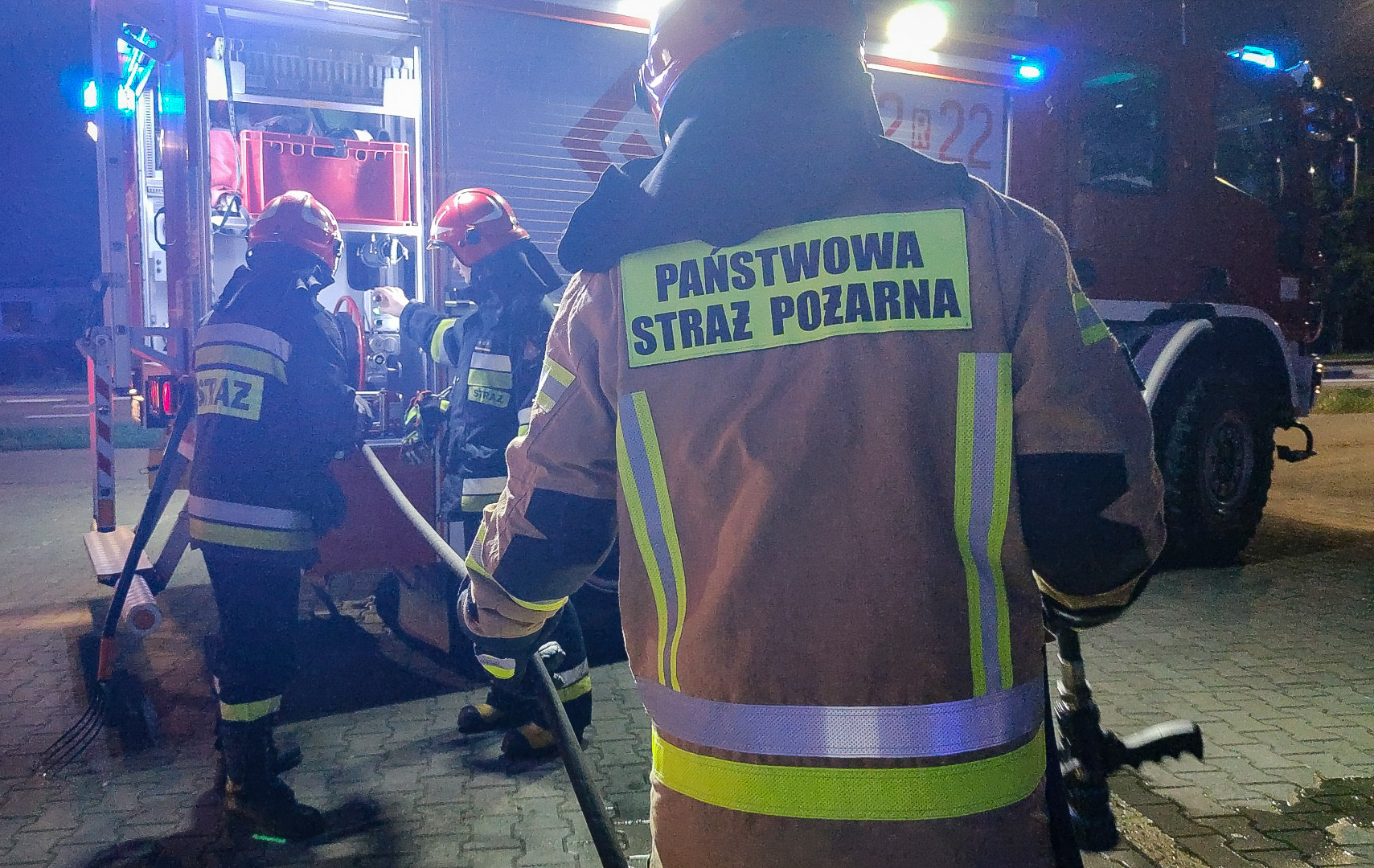 Zagadkowy pożar przy ul. Wolności w Mielcu [FOTO, VIDEO] - Zdjęcie główne