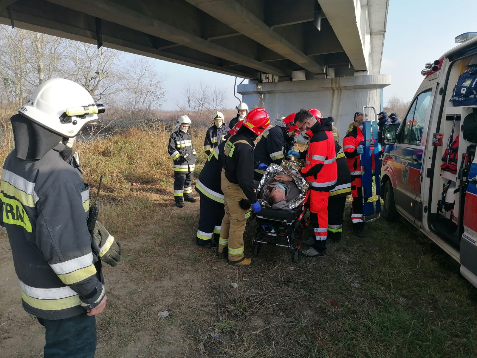 Region. Zaginiony mężczyzna spadł z mostu. Odnalazł się w krzakach - Zdjęcie główne