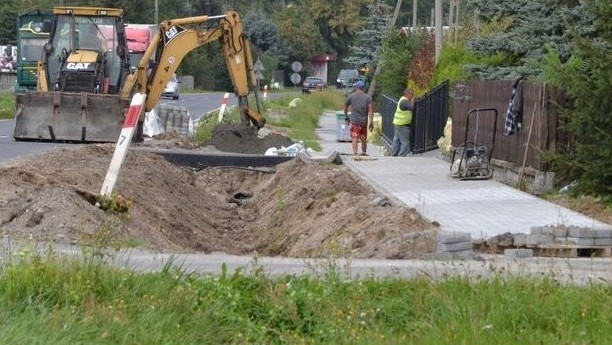 Chodnik przy drodze wojewódzkiej. Powstanie kolejny odcinek - Zdjęcie główne