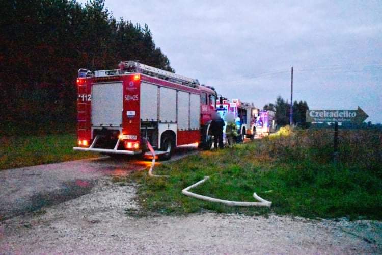 Pożar stodoły w Wadowicach Dolnych. W akcji 3 zastępy straży [ZDJĘCIA]