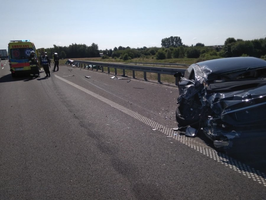 Wypadek na A4. W ciężarówce strzeliła opona - Zdjęcie główne