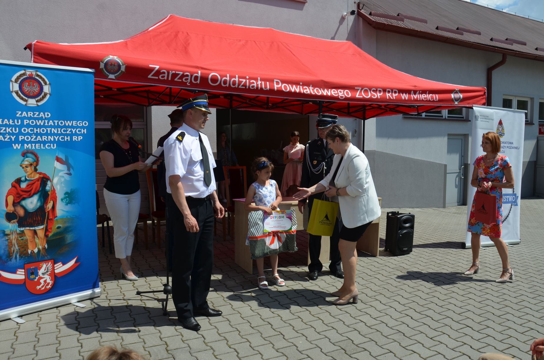 Laureatów oprócz wspaniałych nagród czekały także atrakcje na placu KPSP w Mielcu.