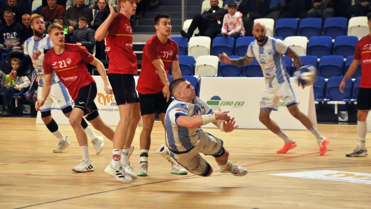 Liga Centralna: Handball Stal Mielec nie podołała ekipie SMS ZPRP I Kielce. Dotkliwa porażka mielczan [ZDJĘCIA] - Zdjęcie główne