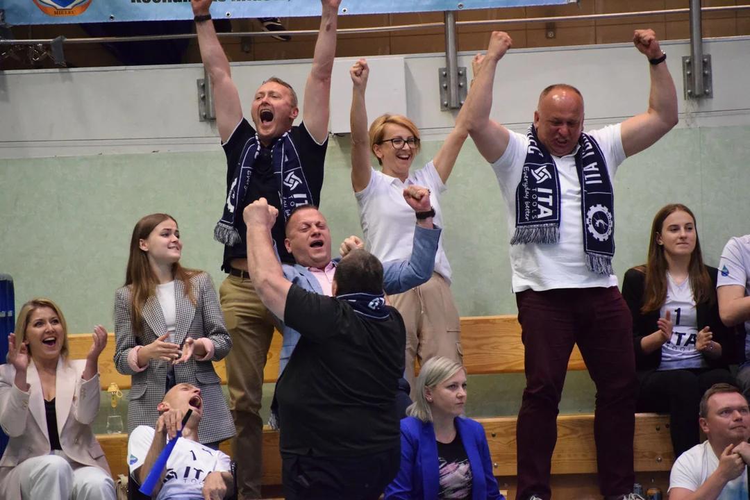 Radość kibiców po zwycięskim meczu w Tarnowie [ZDJĘCIA,VIDEO] - Zdjęcie główne