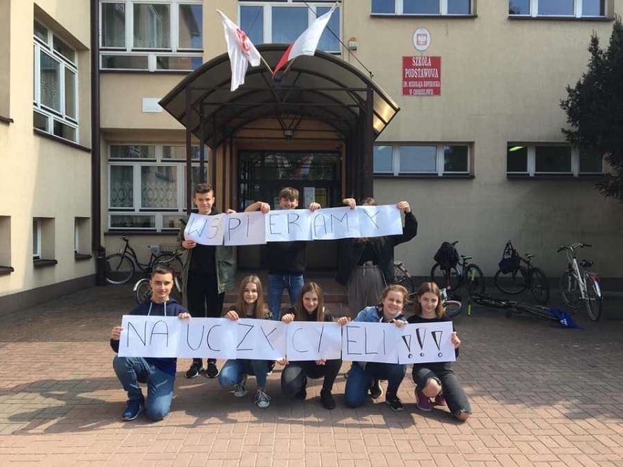 Grupa uczniów podstawówki z Chorzelowa popiera protest nauczycieli  - Zdjęcie główne